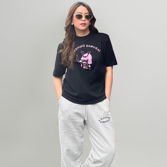 Model wearing black LOVE TO FLY T-Shirt